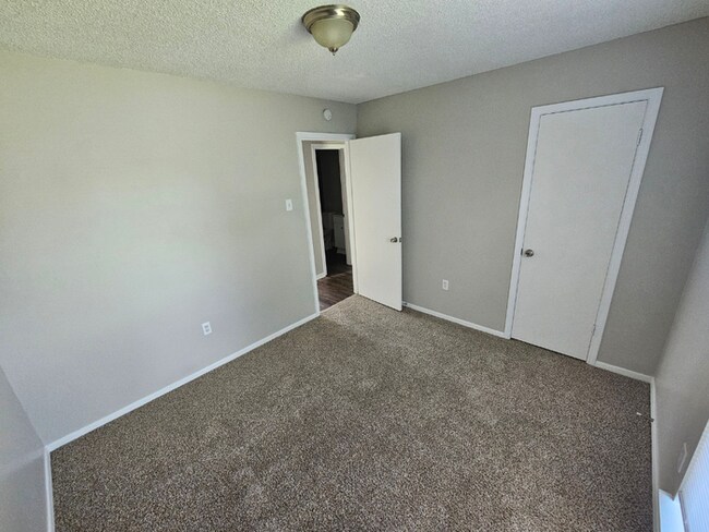 Building Photo - PREMIUM RENTAL! 3BR/2BA | Stone Fireplace & Hardwoods | Fenced Yard!