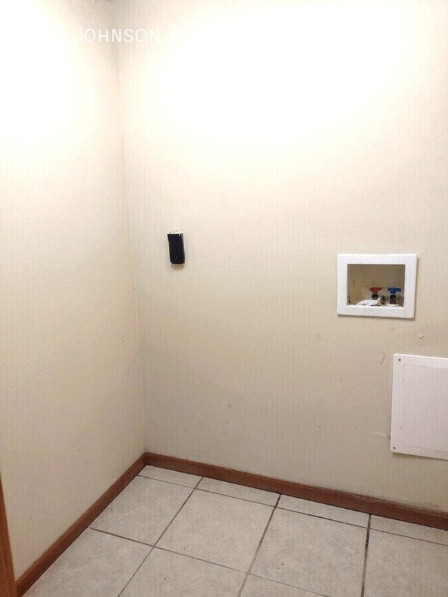 Building Photo - 1331 Johnson St