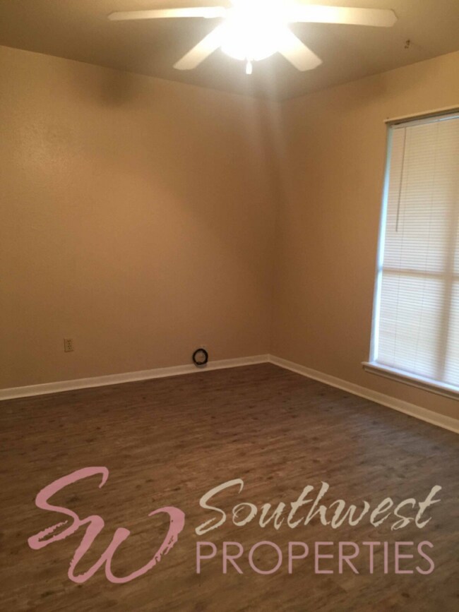 Building Photo - 3 bedroom 2 bath in an excellent neighborhood