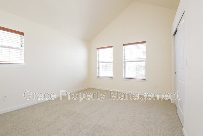 Building Photo - 2856 S Fox Ct