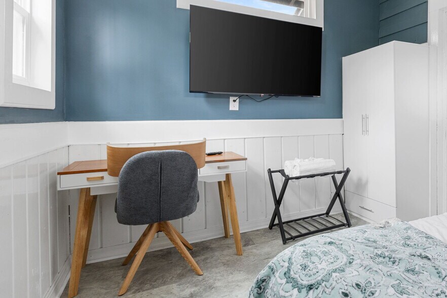 Building Photo - 2214 Wallace St