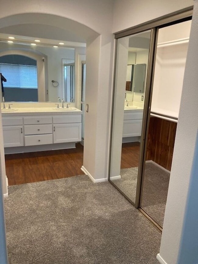 Building Photo - 3 Bedroom 3 Bath Home Located in the gated...