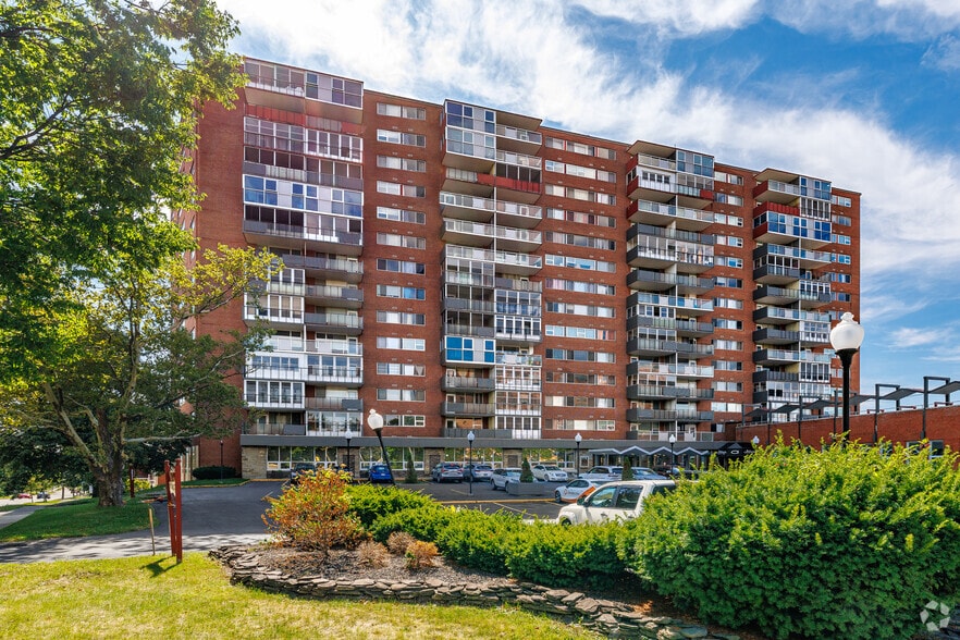 Building Photo - Regency Tower