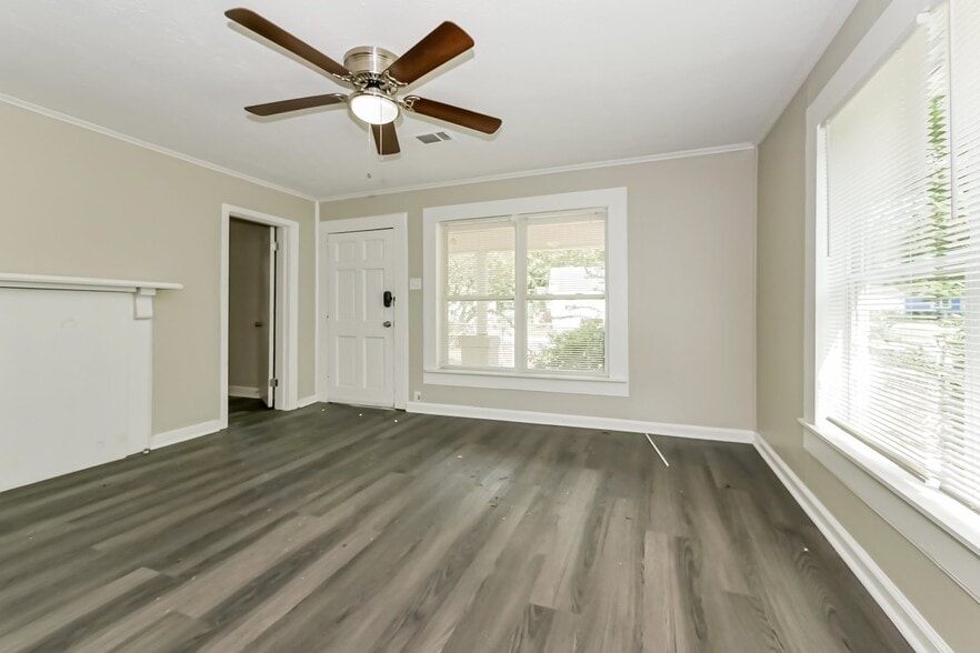 Building Photo - 3901 Oates Ave