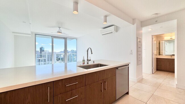 Building Photo - PET FRIENDLY! BEAUTIFUL 2 BEDROOM UNIT ON ...