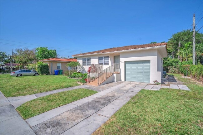 Building Photo - 2420 SW 21st Ave