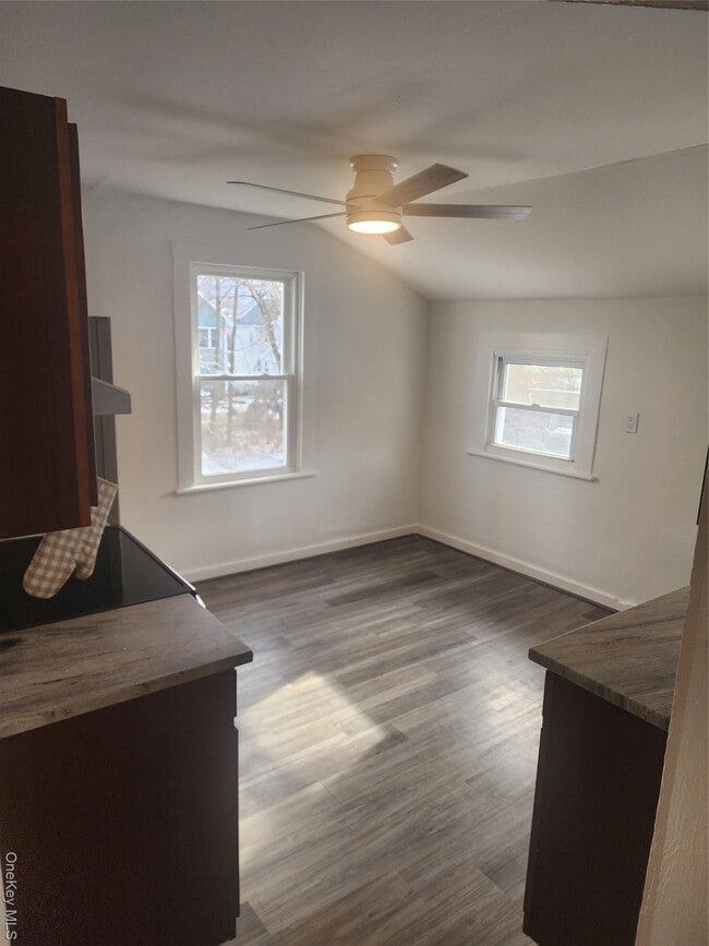 Building Photo - 20 S Elm St