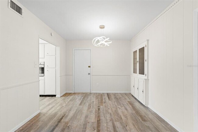 Building Photo - 809 S Duncan Ave