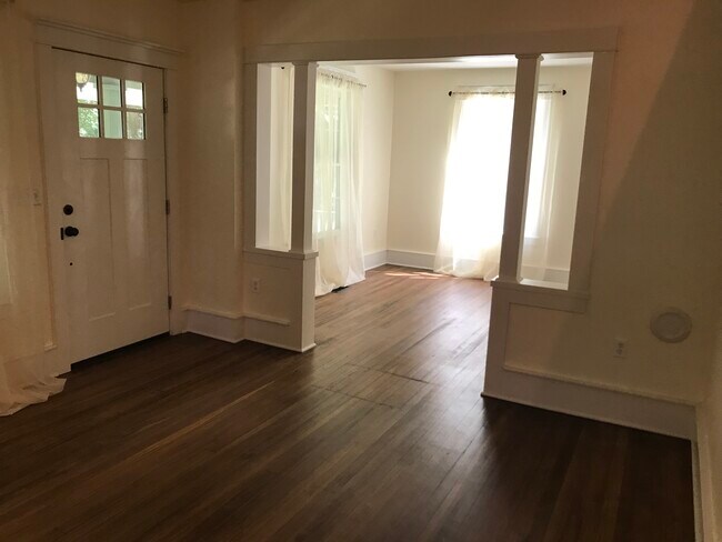 Living Room/Family Room - 14 Main St