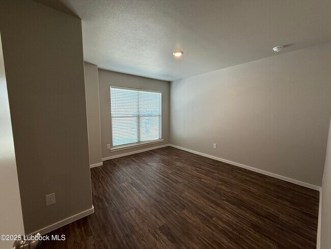 Building Photo - 2110 Kokomo Ave