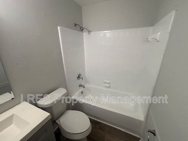 Building Photo - 163 Clear Lake Cir