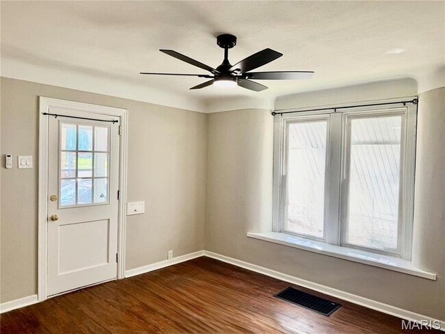 Building Photo - 1928 Macklind Ave