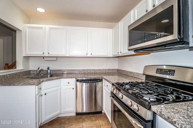 Building Photo - 105 Adamecs Way