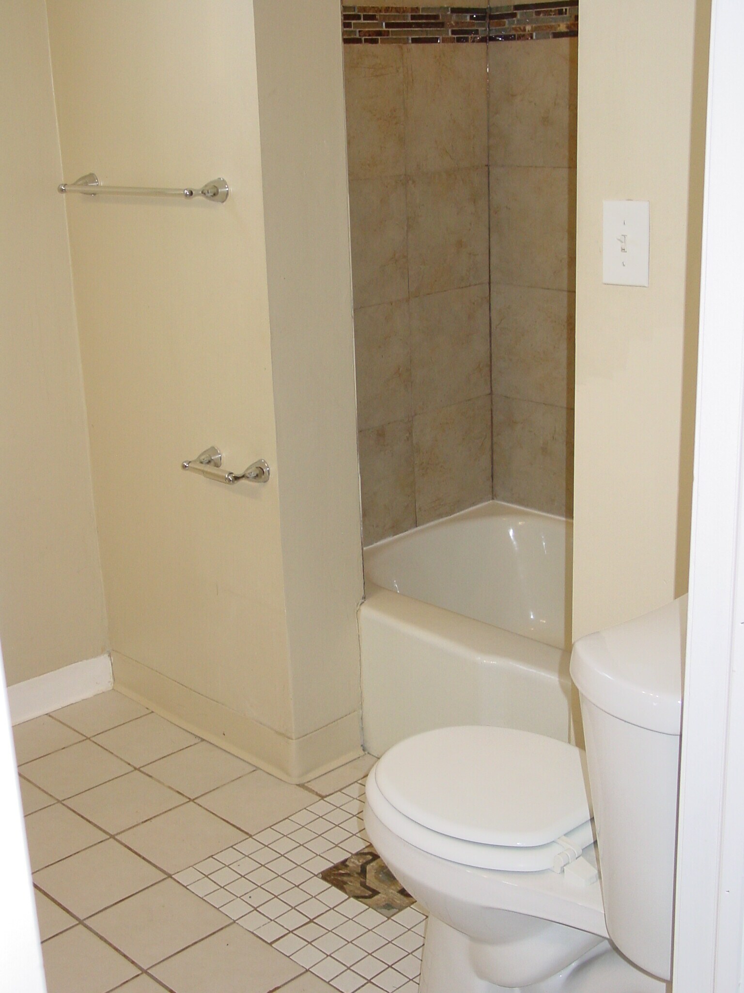 Building Photo - 20 N Locust St