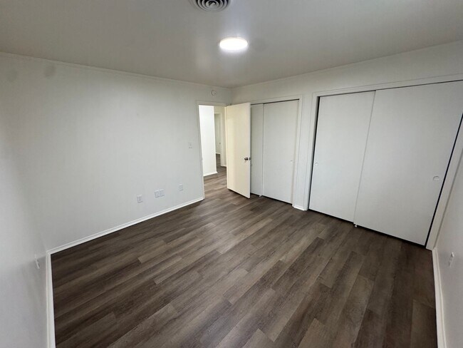 Building Photo - Commanche St Duplex