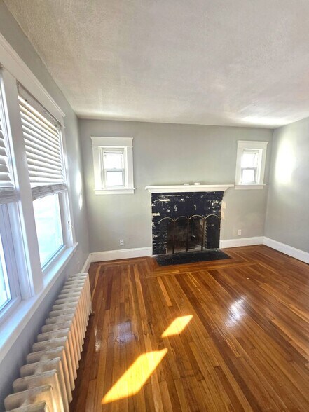 Building Photo - 98 Bradley St