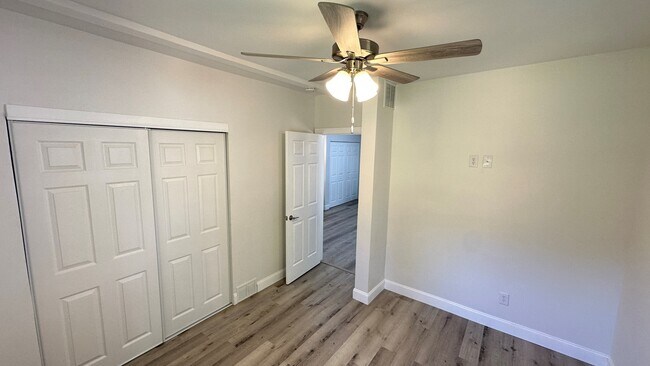 Building Photo - 422 Elbo Ln