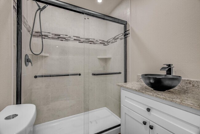 Building Photo - 1118 Cypress St