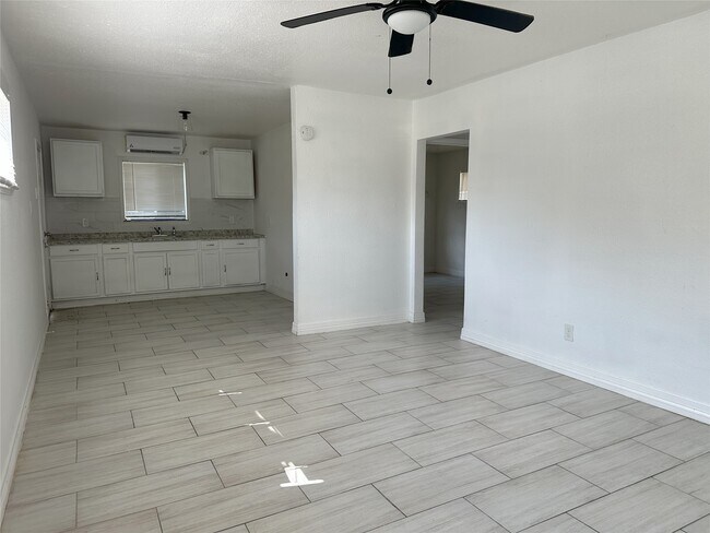 Building Photo - 3829 Mt Pleasant St
