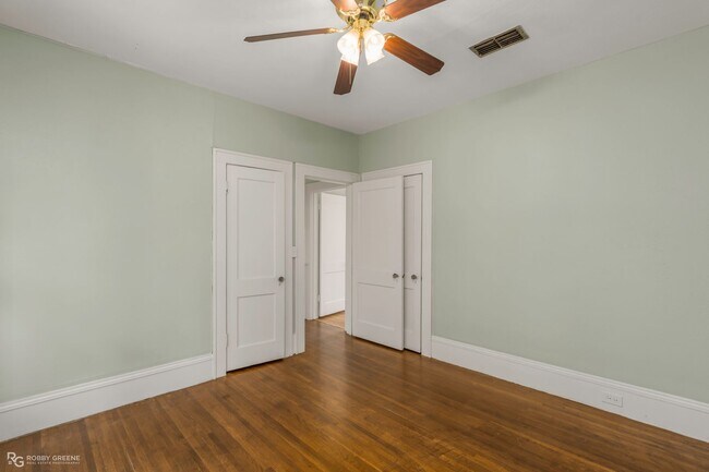 Building Photo - 2 bedroom duplex