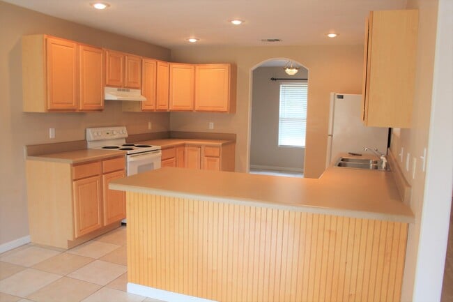 Building Photo - 8617 Olivera St