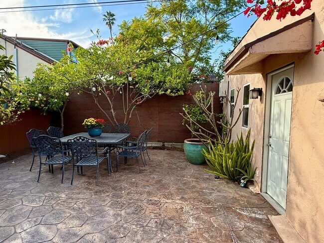 Building Photo - 1535 Livonia Ave