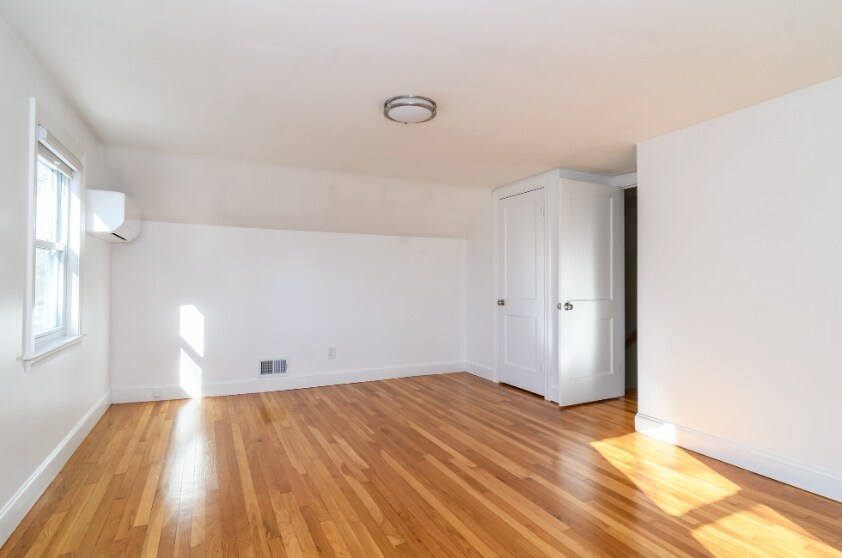 Building Photo - 7 Ferndale Rd