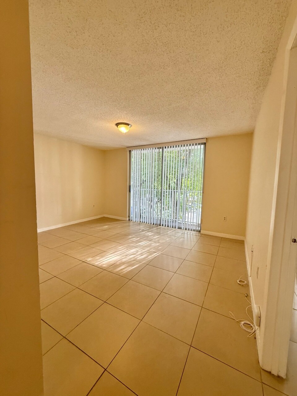 Living room - 1720 NW North River Dr