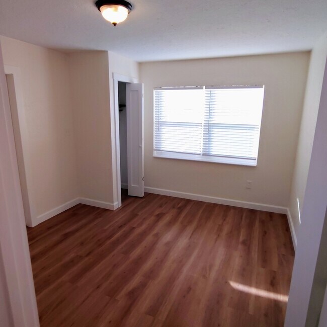 Building Photo - 2230 Grove St S