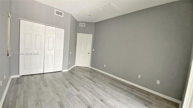 Primary Photo - 2941 Riverside Dr