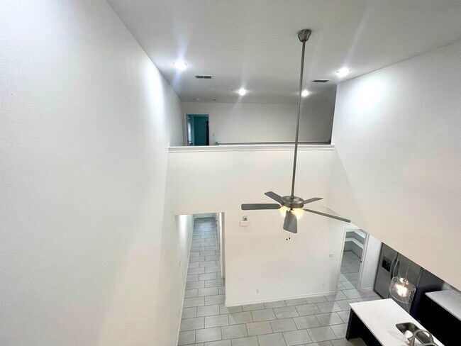Building Photo - 9905 Kaspar Dr