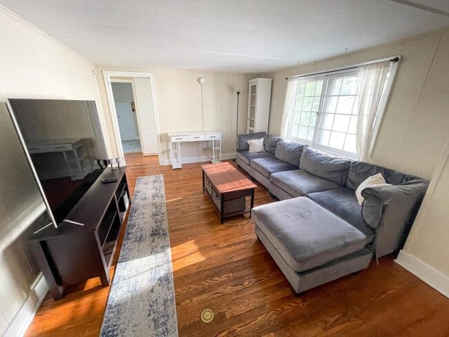 Building Photo - 705 E Seneca St