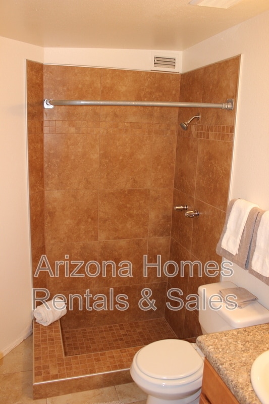 Building Photo - 8131 E Beverly St