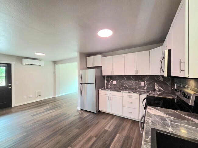 Building Photo - 921 S Walker Ave
