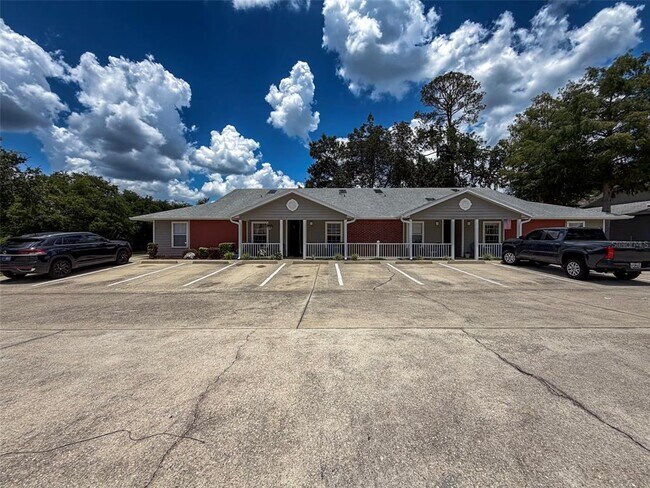 Building Photo - 4003 SW 27th St