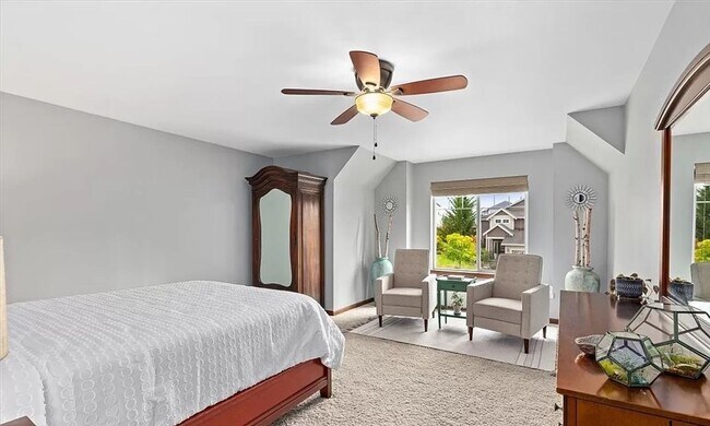 Building Photo - Option of 6 month rental available!