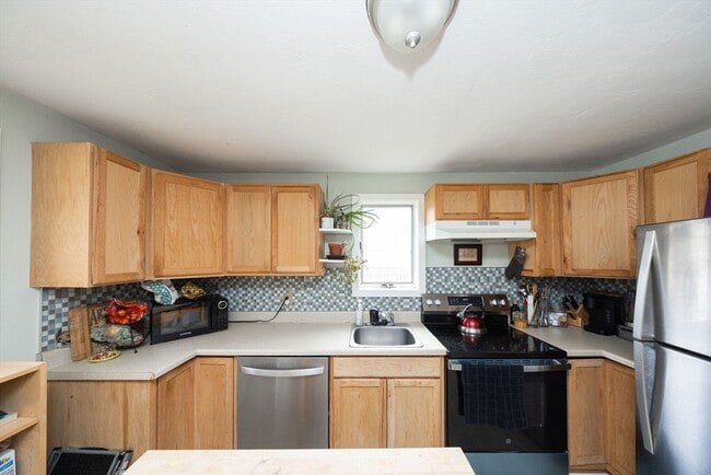 Building Photo - 90 Brightwood Ave