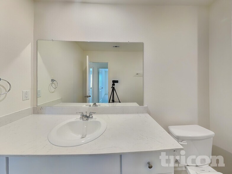 Building Photo - 12712 Big Rnch Rd