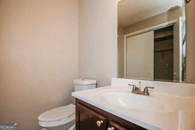 Building Photo - 1817 Cres Hill Dr NW
