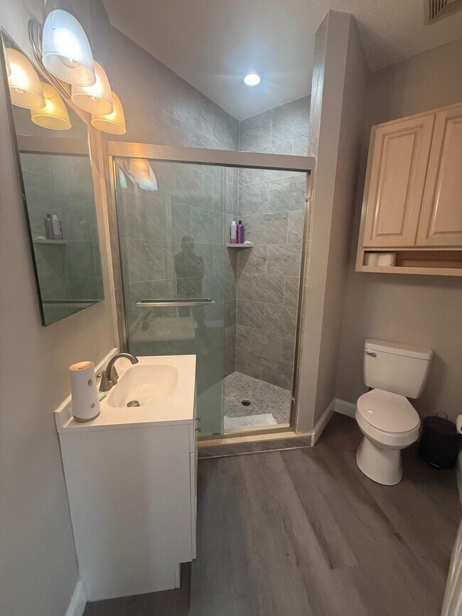Building Photo - 9847 Perfect Dr