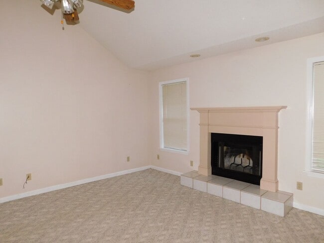 Building Photo - 3 Bedroom Home in Pebble Creek Subdivision