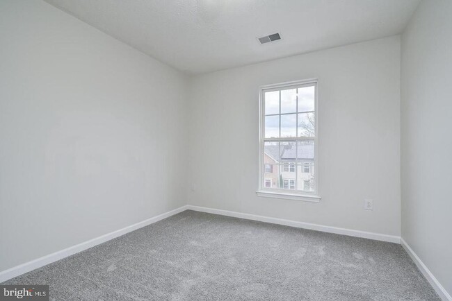 Building Photo - 1432 Pangbourne Way