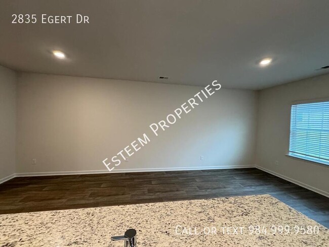 Building Photo - 2835 Egert Dr