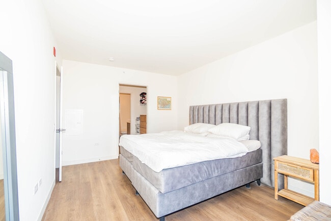 Building Photo - 350 N Canal St