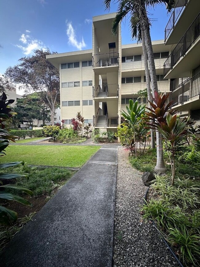 Building Photo - The Continental 2 bedroom, 1 bath, 1 assig...