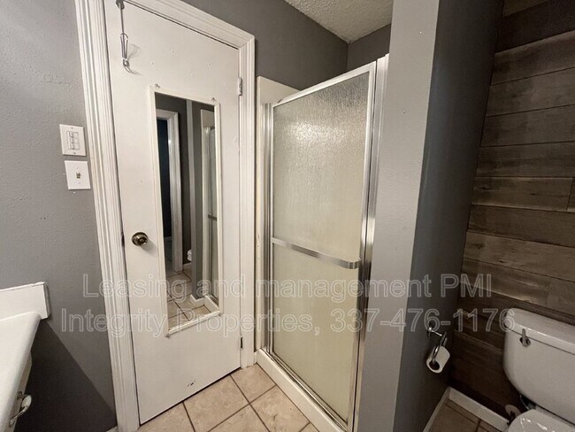 Building Photo - 107 Village Ln