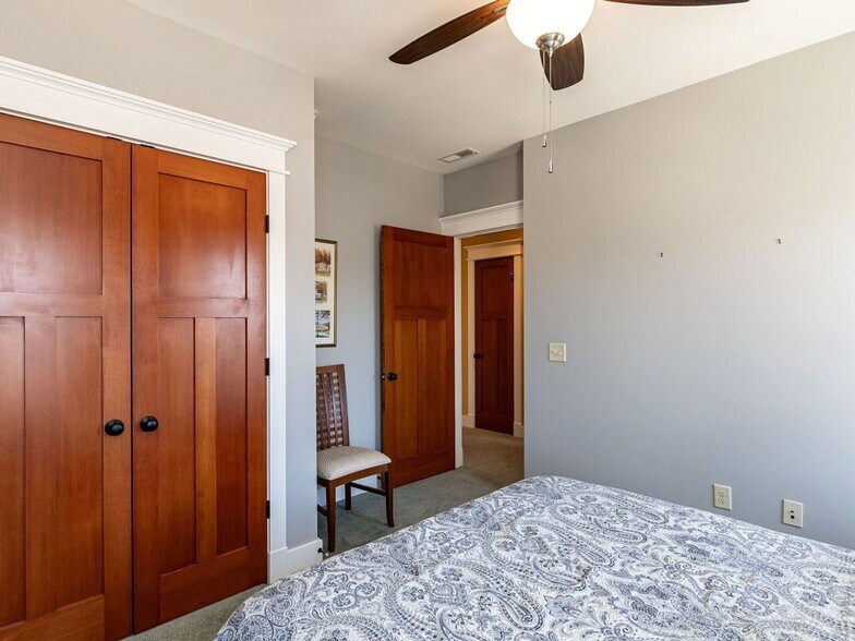 Building Photo - 1980 Great Ridge Pkwy