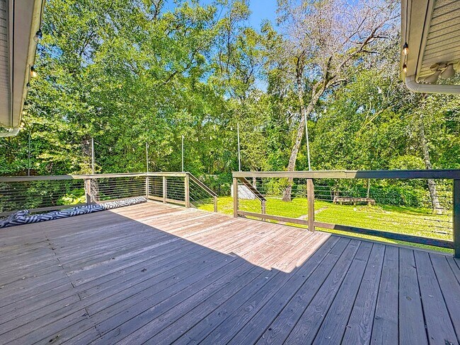 Building Photo - Discover your peaceful retreat in Wekiwa Woods!