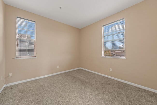 Building Photo - 10228 Pedra Do Sol Way