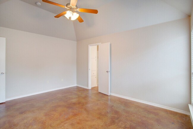 Building Photo - Available July | 4-bedroom 2 bath home in ...